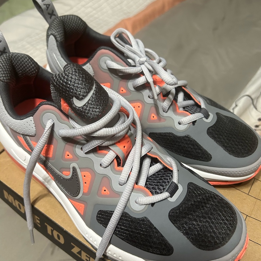 Air Max - Picture 3 of 3